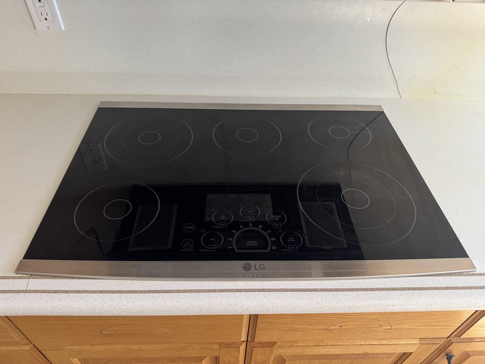LG Studio 30” Stainless Steel 5-Element Electric Cooktop – Excellent Condition