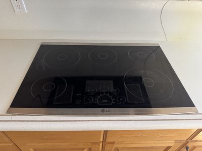 LG Studio 30” Stainless Steel 5-Element Electric Cooktop – Excellent Condition
