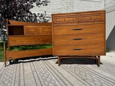 Mid-Century Vintage Broyhill Sculptra Bed & Dresser Set