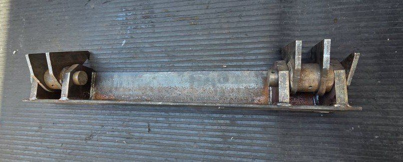 Dump hinge assembly