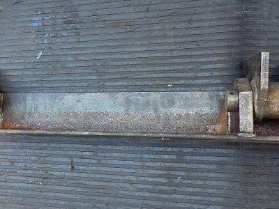 Dump hinge assembly