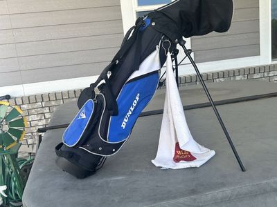 Dunlop youth, golf, clubs, and bag full set up