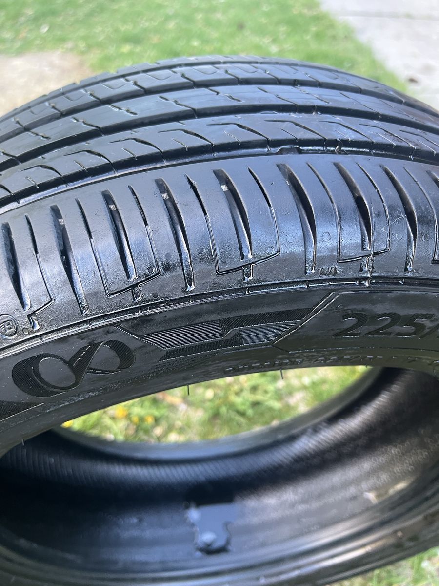 1 Tire 225/55/R17 in excellent condition
