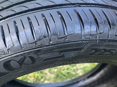 1 Tire 225/55/R17 in excellent condition