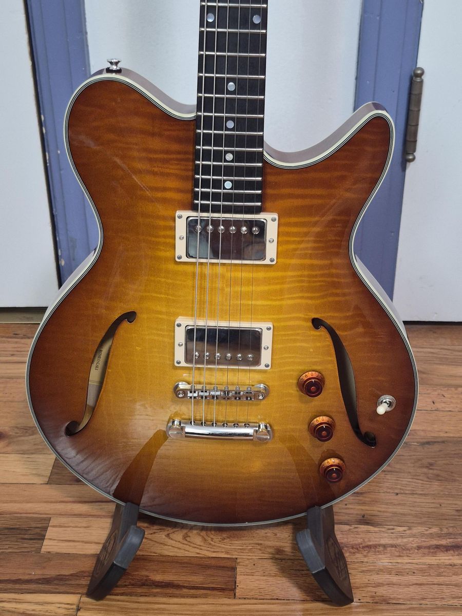 Eastman Guitars "Romeo California" - 2025 semi-hollowbody guitar w/ HSC! 