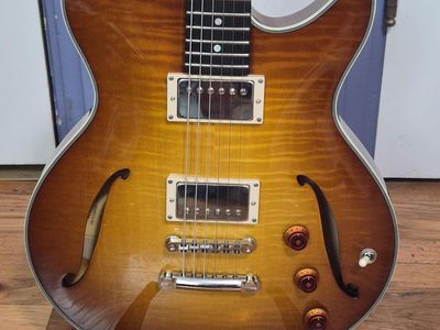 Eastman Guitars "Romeo California" - 2025 semi-hollowbody guitar w/ HSC!