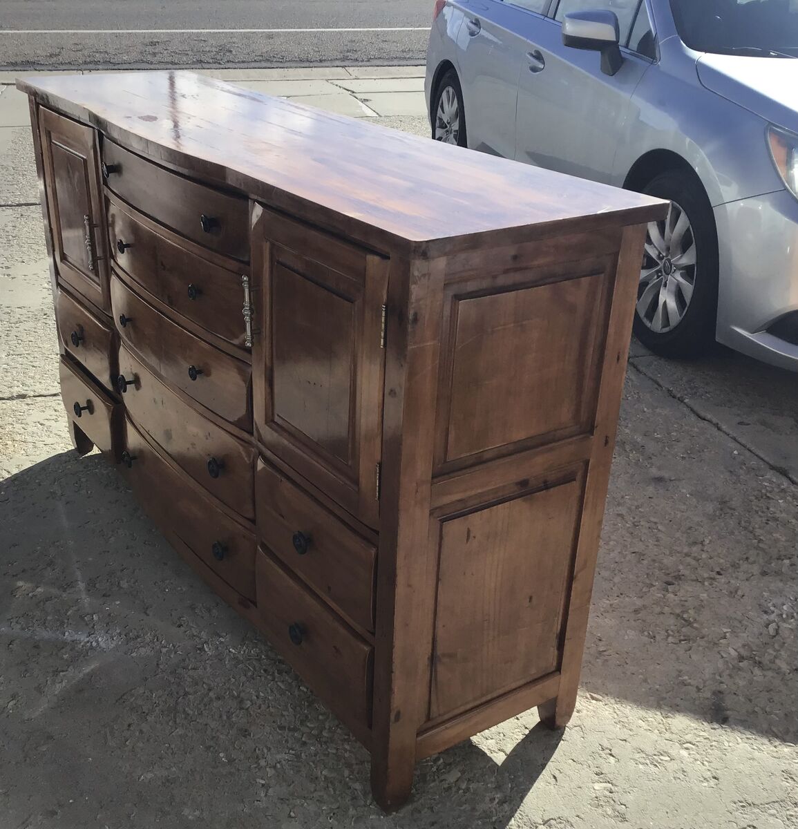 BEAUTIFUL DRESSER SOLID PINE WOOD AND VERY STURDY