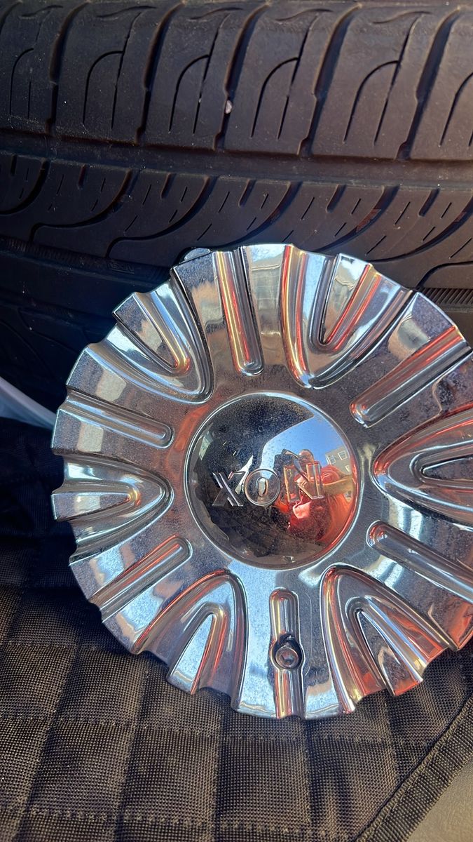 Trazano 225/35ZR20 Tires & Chrome Rims - Used 20-inch Wheel Set
