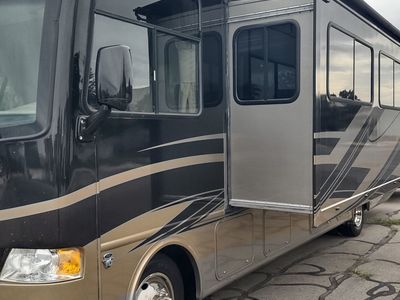 2013 Thor hurricane 34ft class A 2 big slide outs
