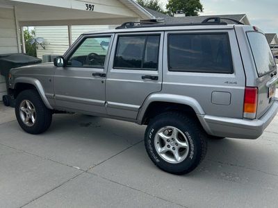 Jeep Cherokee Sport 4x4 SUV - Silver, with Roof Rack - Used