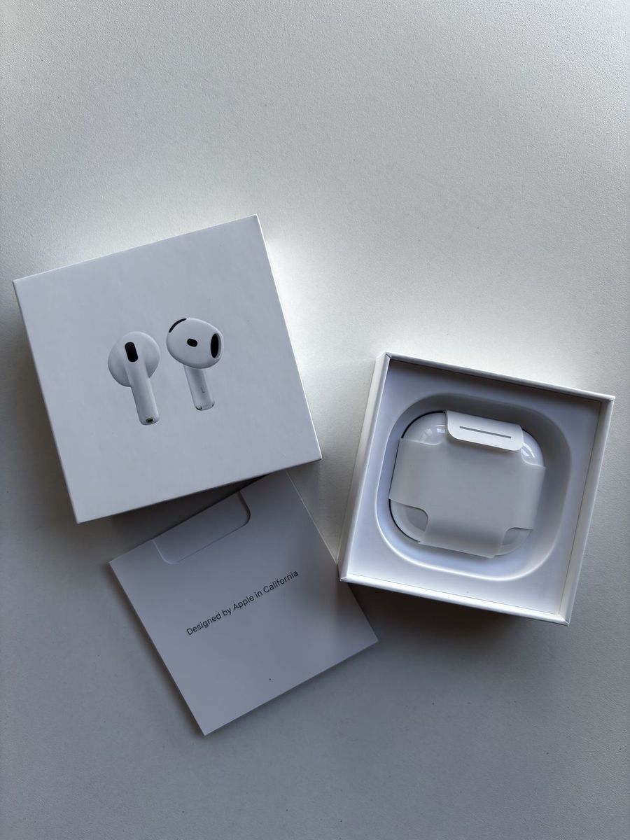 Apple AirPods (4th Generation)