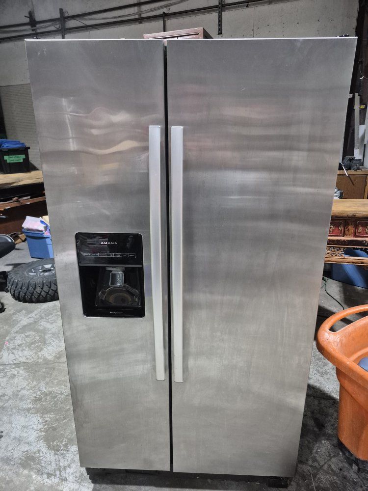 Amana side by side refrigerator freezer combo.