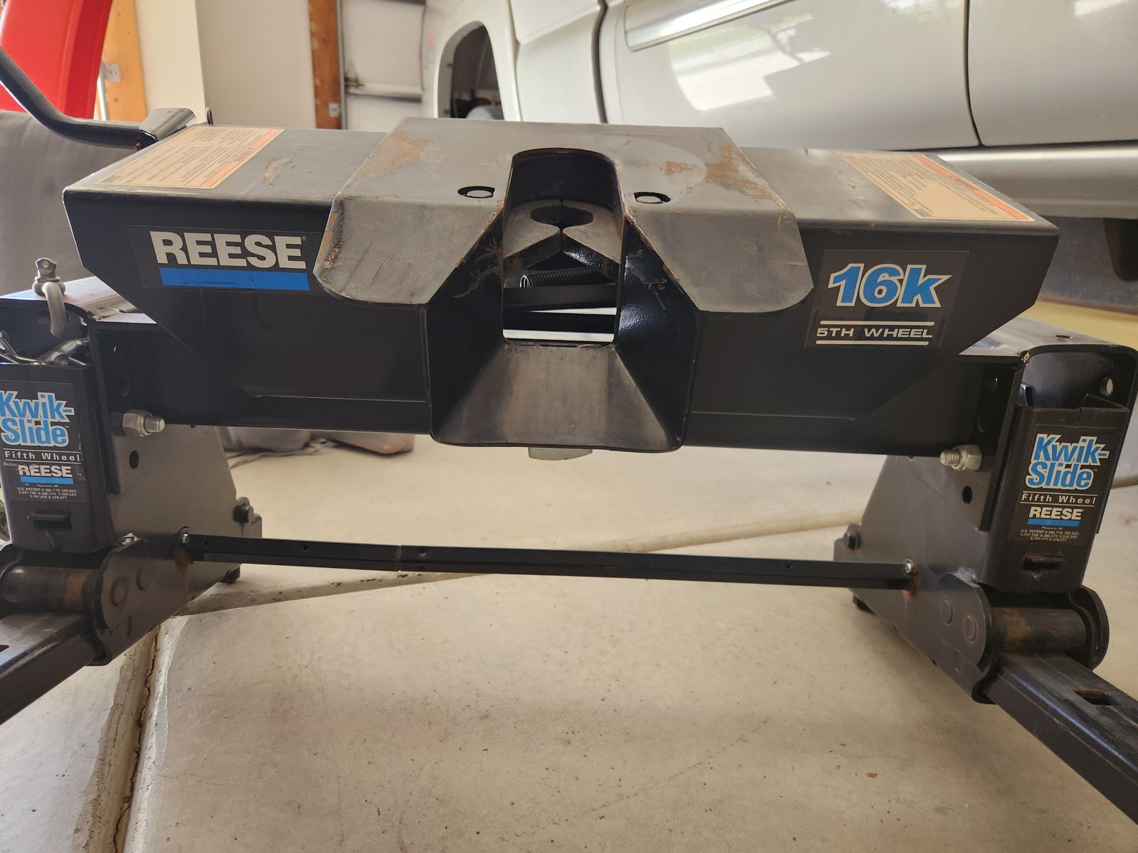 5th wheel trailer hitch