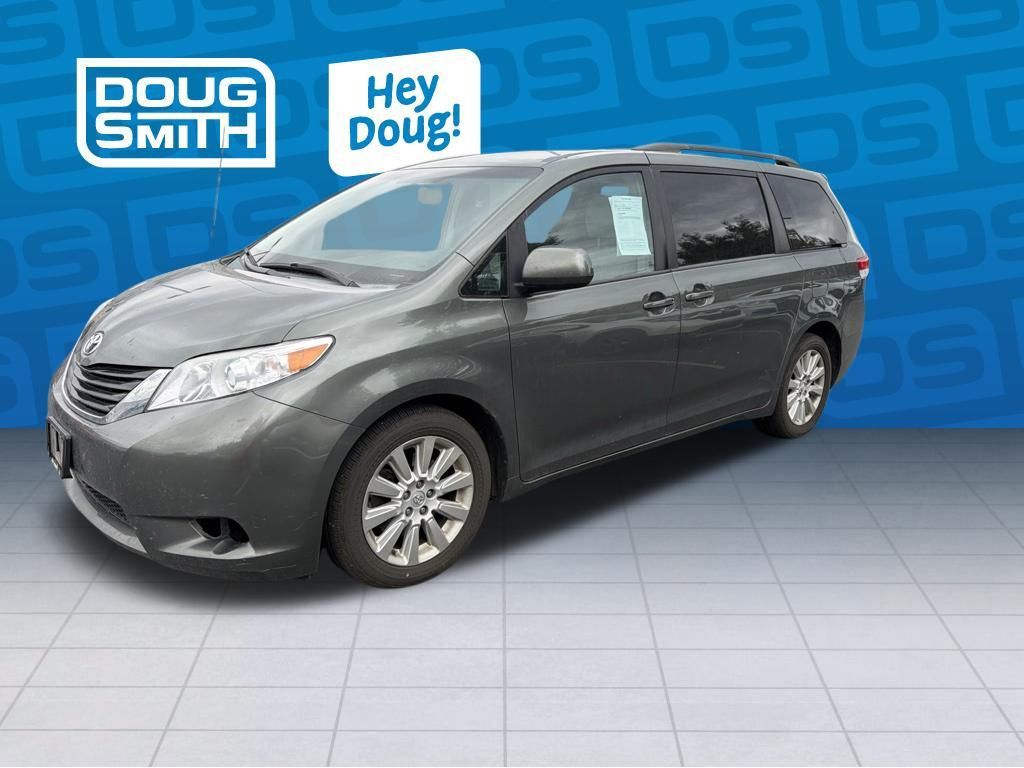 2014 Toyota Sienna LE 7-Passenger