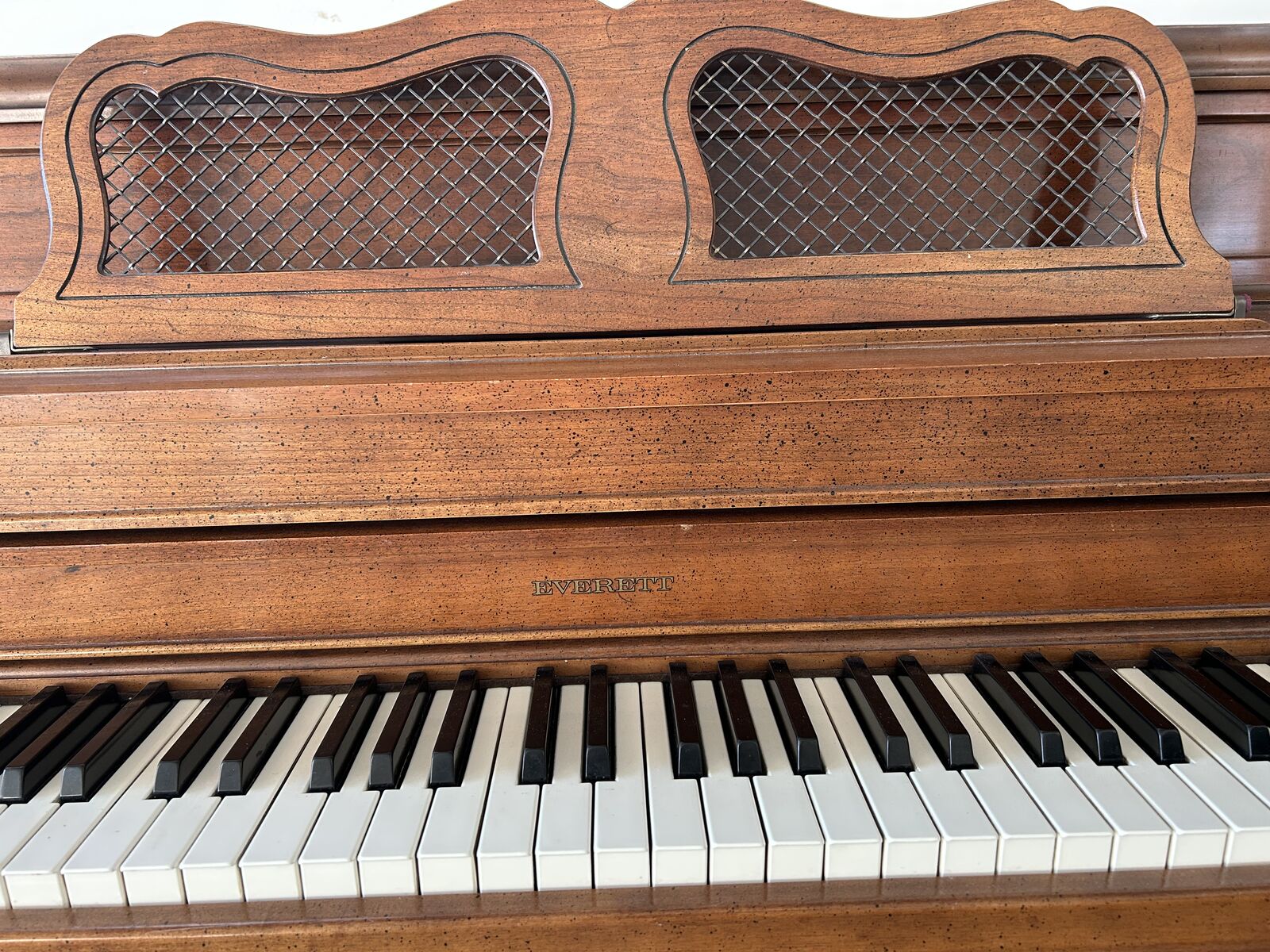 Beautiful Walnut Everett Piano FreeTuning/delivery