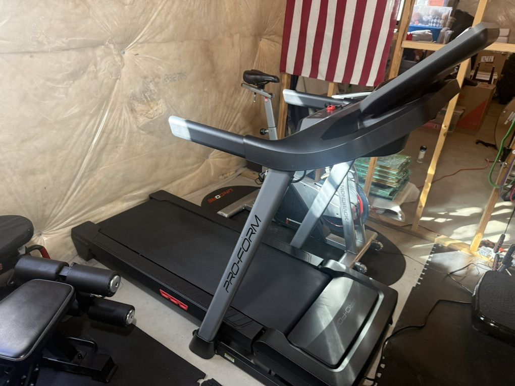 Pro Form treadmill With iFit $300