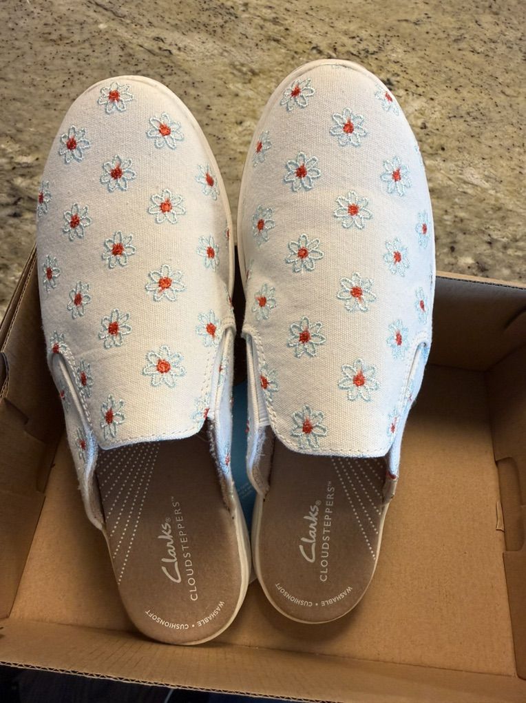 Womens Shoes Sz 9 Clarks Cloudsteppers