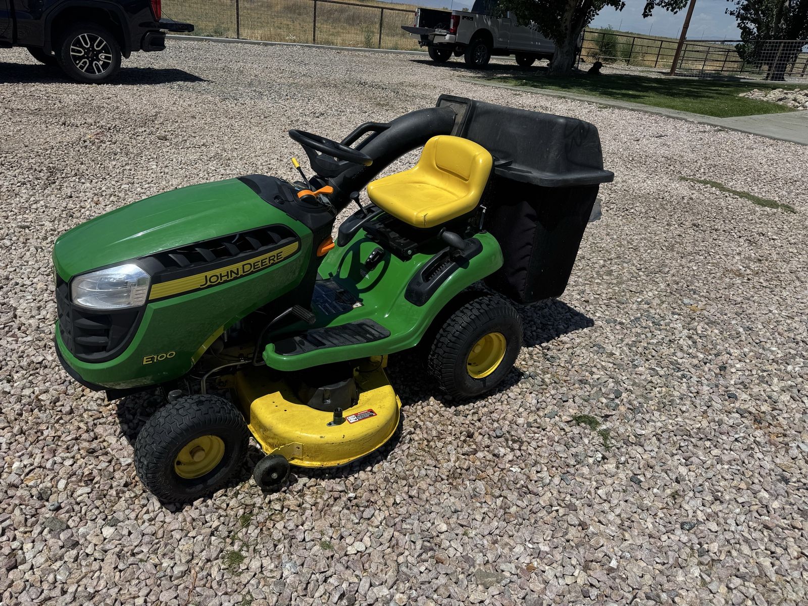 riding lawn mower