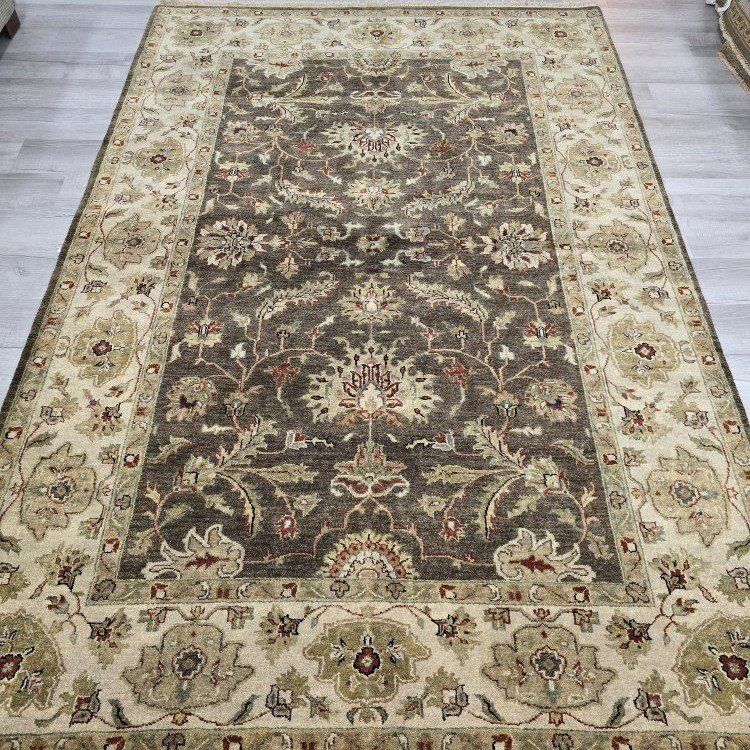 Gorgeous New Wool Rug, Handknotted, 6' x 9'