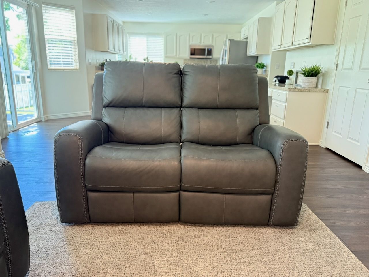 Main image 4