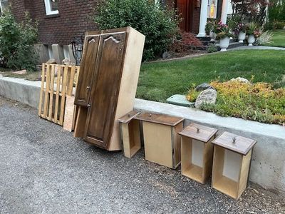 Free Cabniet, drawers and pallet
