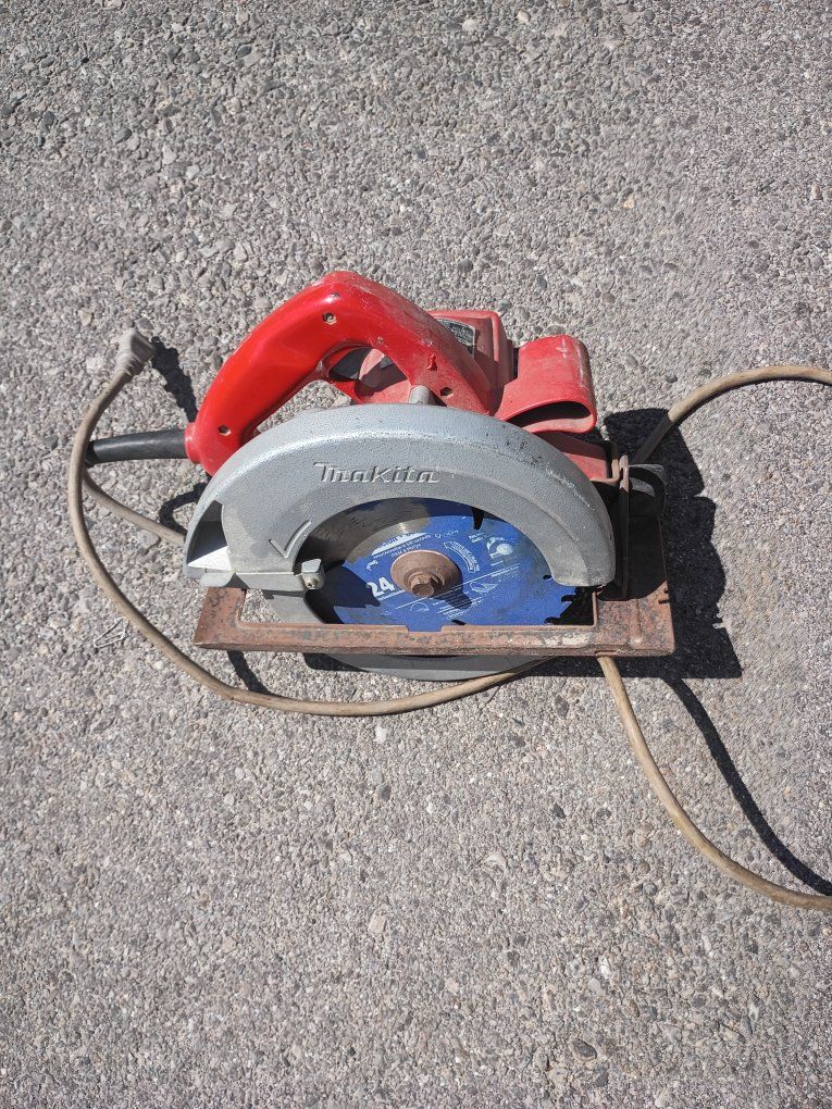 Makita Circular Saw 24T Blade Power Tool - Used, Works Great
