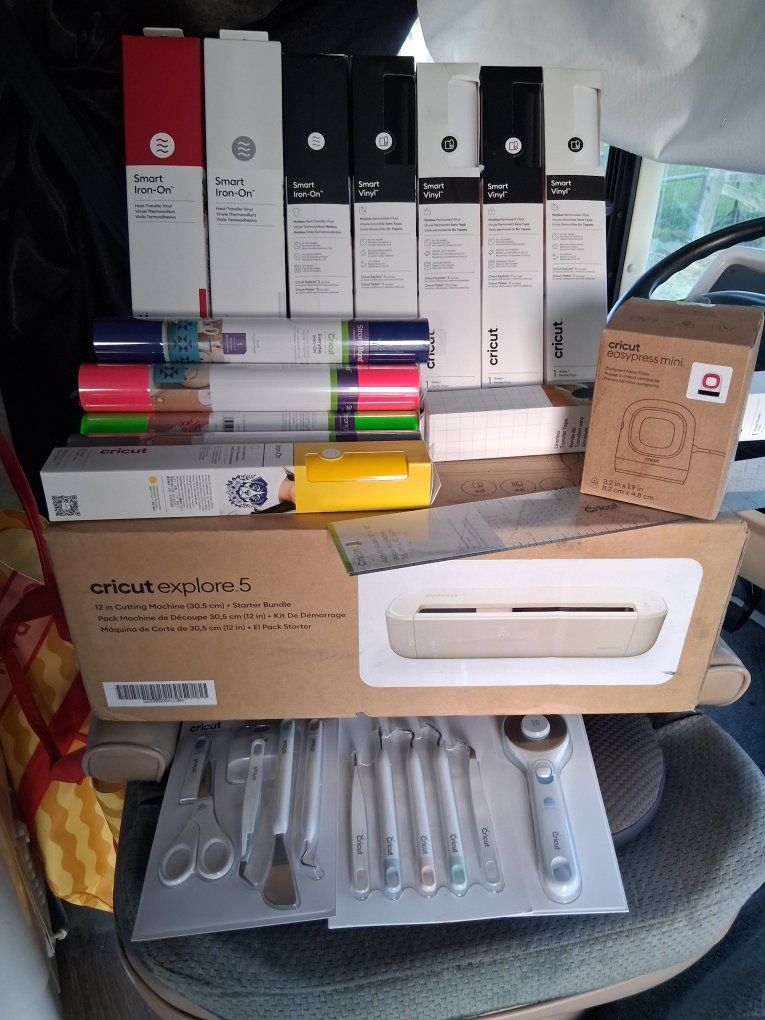 Cricut Explore bundle deal 
 5 12" Cutting Machine + Starter Bundle w/ Smart Iron-On & Vinyl, EasyPress Mini, Tools