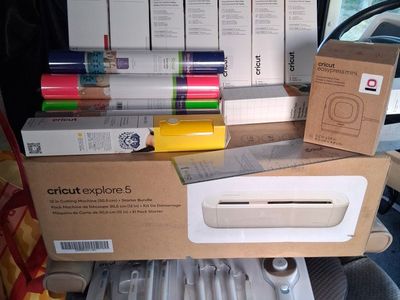 Cricut Explore bundle deal
5 12" Cutting Machine + Starter Bundle w/ Smart Iron-On & Vinyl, EasyPress Mini, Tools