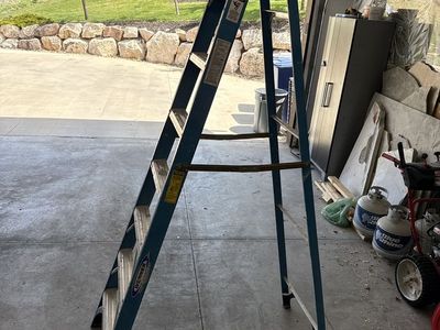 Werner 8 ft Fiberglass Step Ladder – 250 lb