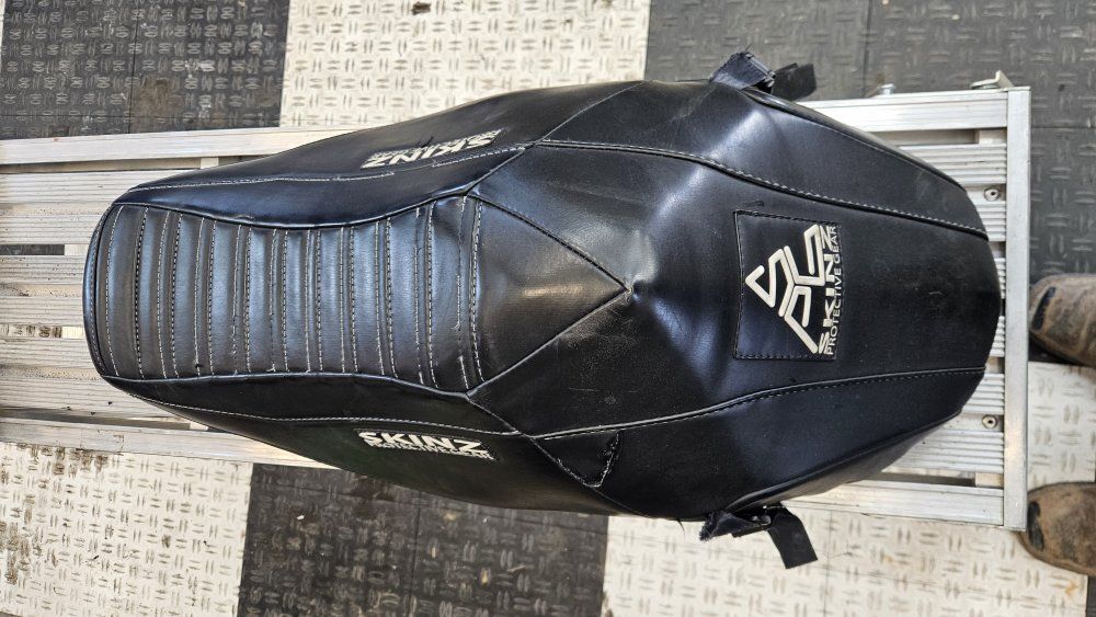 skins low profile seat