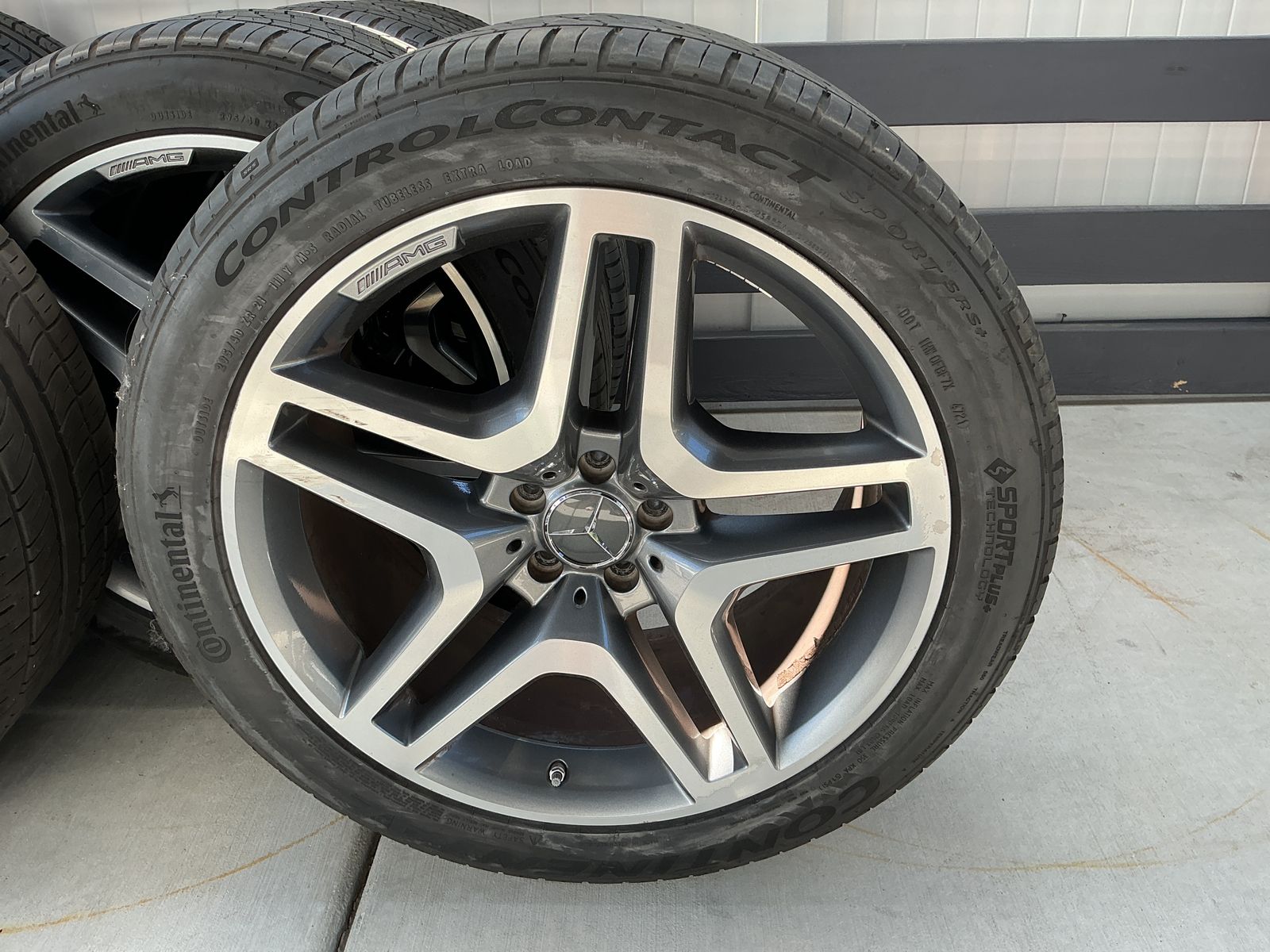 Set of wheels and tires for Mercedes GL or GLS 295/40/21 continental control-contact sport SRS