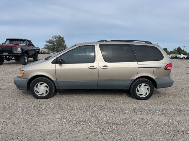 2001 Toyota Sienna LE