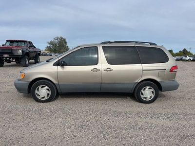 2001 Toyota Sienna LE
