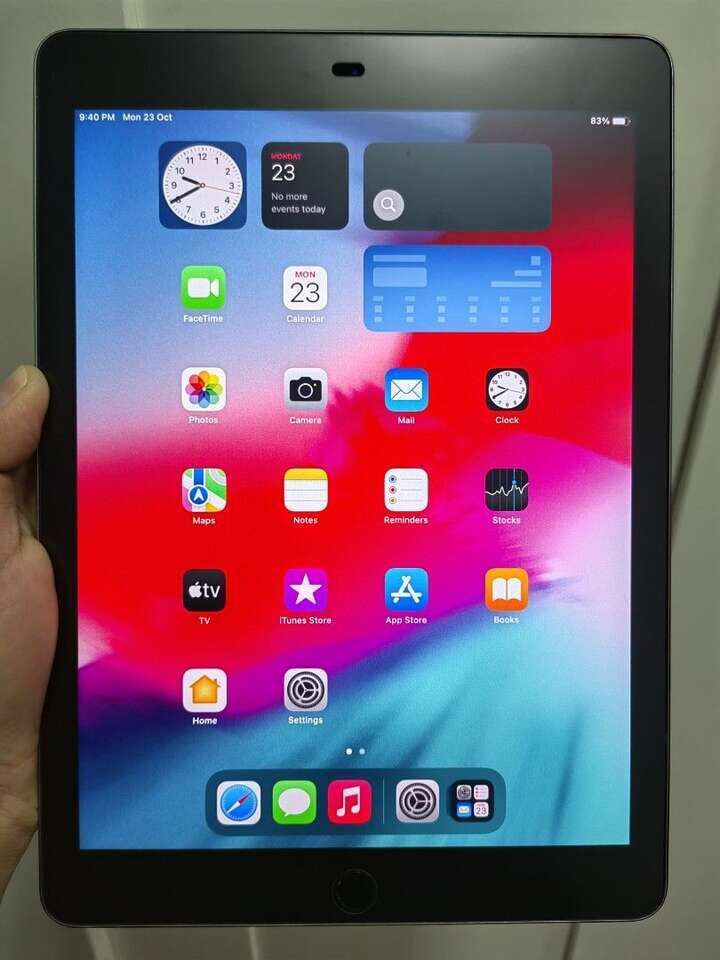 Apple iPad Pro 2nd 12.9in with Wi-Fi 64GB, Grey