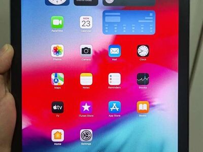 Apple iPad Pro 2nd 12.9in with Wi-Fi 64GB, Grey