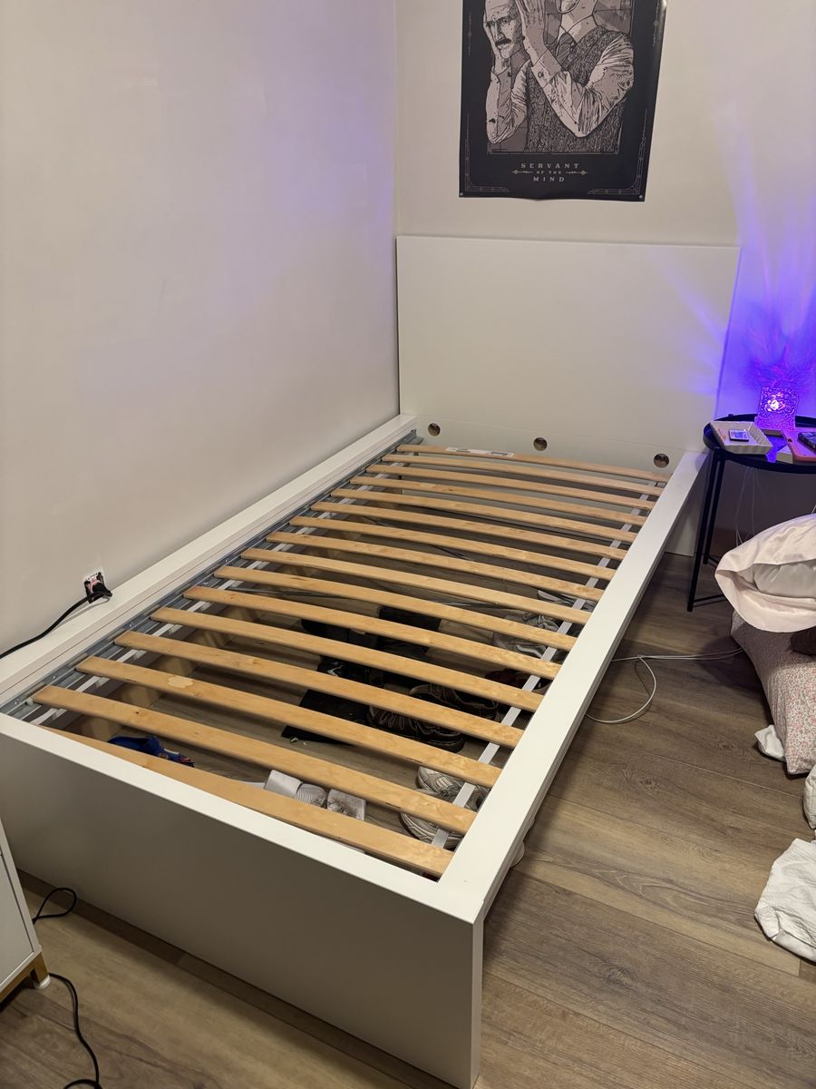 White twin bed frame 
