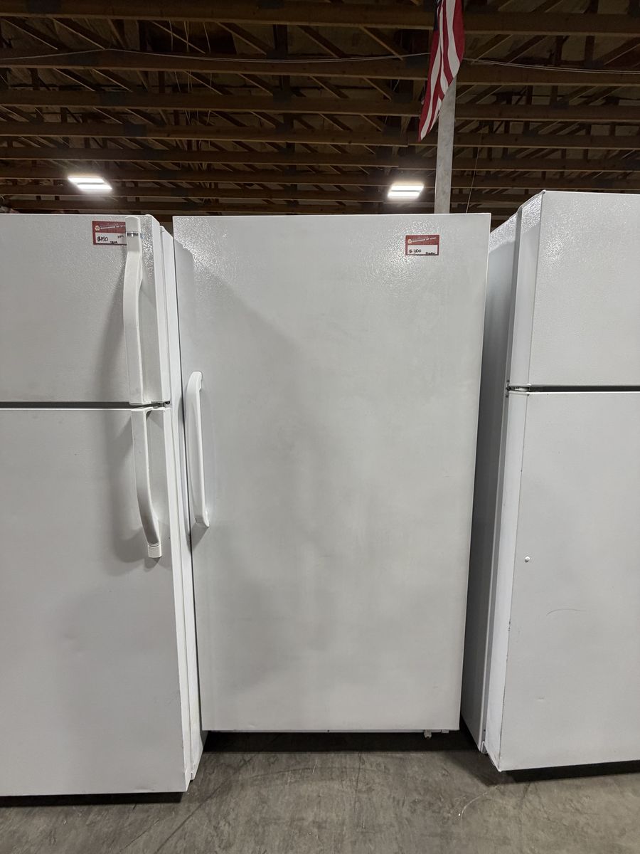 GOOD CONDITION UPRIGHT NOT FROST FREE FREEZER