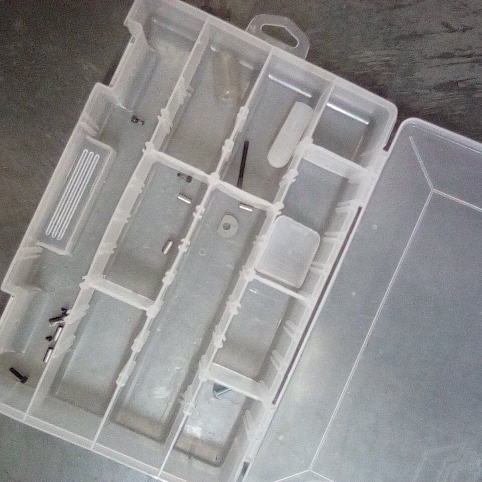 Plano screw storage