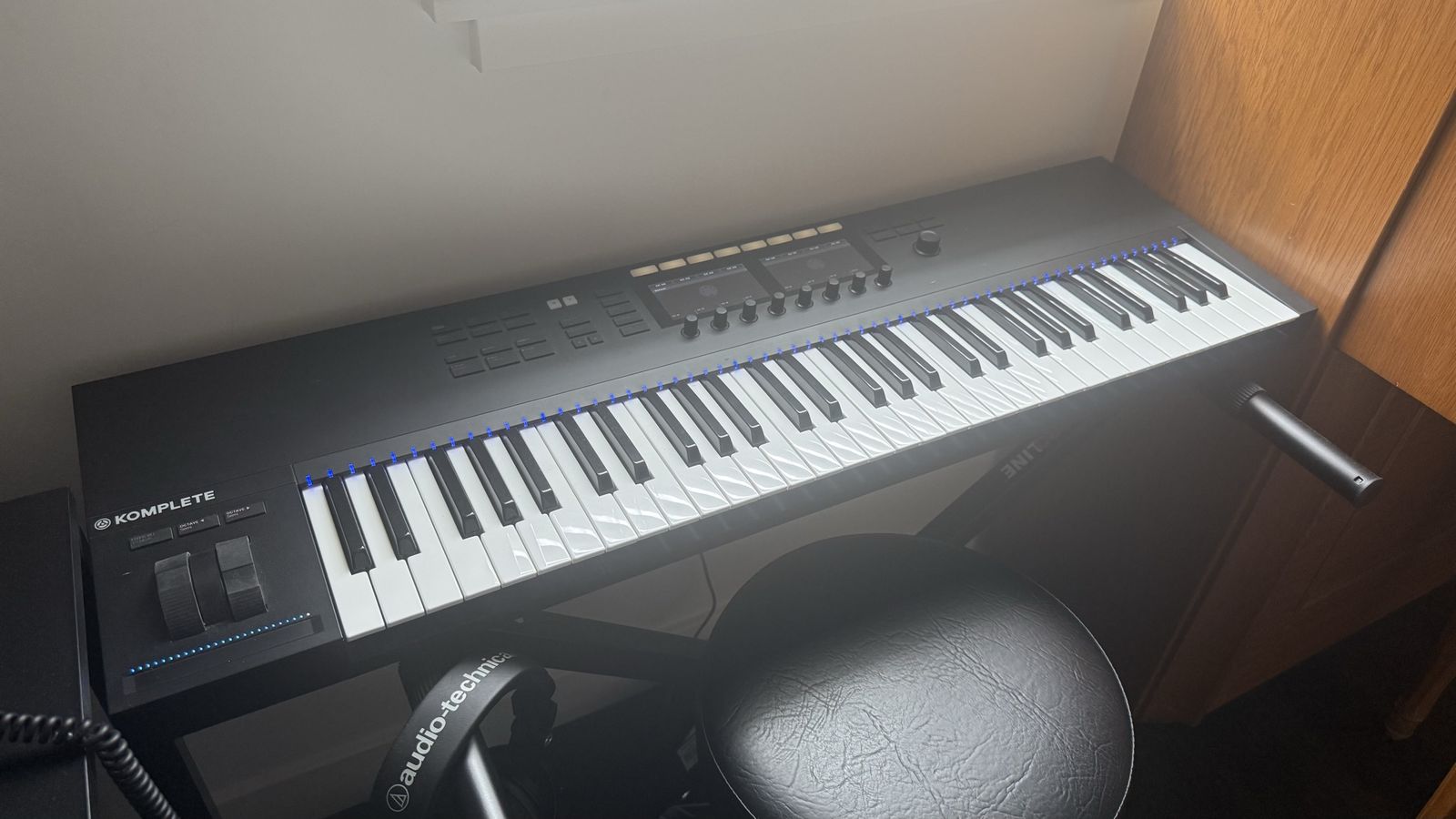 Native Instruments Komplete Kontrol S61 MK2 MIDI Keyboard