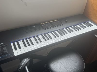 Native Instruments Komplete Kontrol S61 MK2 MIDI Keyboard