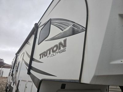 5th Wheel - Triton by Voltage - Travel Trailer Toy Hauler - 2016 Keystone (Model 3451)