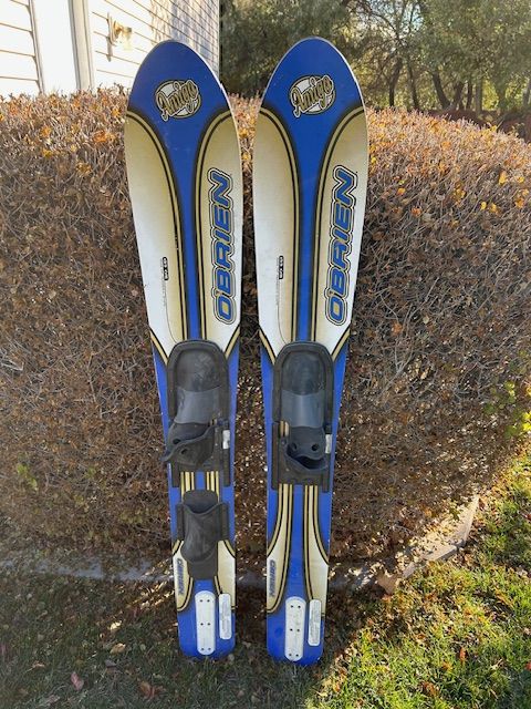 Wide Waterskis