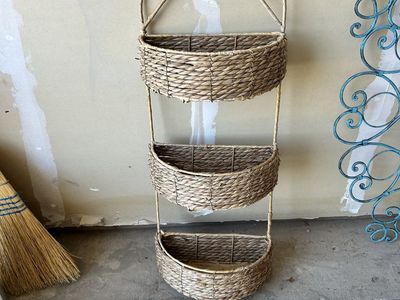 Outdoor decor 3 baskets