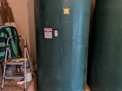 550 Gallon Chem-Tainer Water Storage Tank — Great Condition