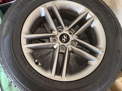 Hyundai Santa Fe Tires (4 Tires & Rims) Kumho 7 235/65R17