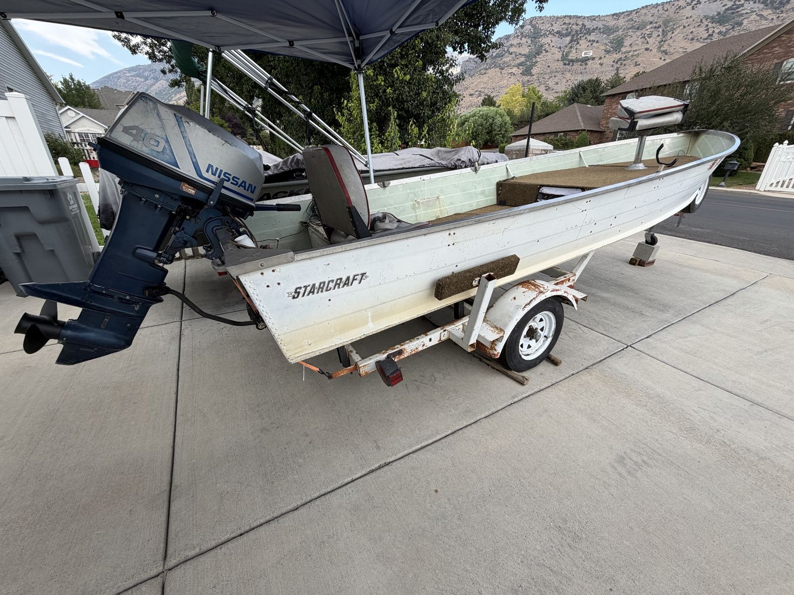 Starcraft Aluminum 16 ft.  Fishing Boat with 40HP Nissan Outboard Motor and Trailer
