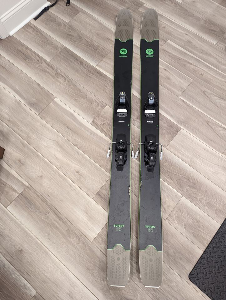 190cm Skis w/ Bindings: Rossignol Super 7 RD Skis, Salomon STH2 WTR 13 Bindings