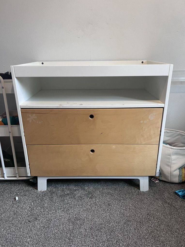 Oeuf Sparrow Changing Table