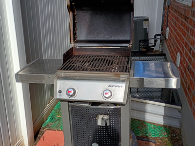 Weber Spirit E-210 2-Burner Propane Gas BBQ Grill