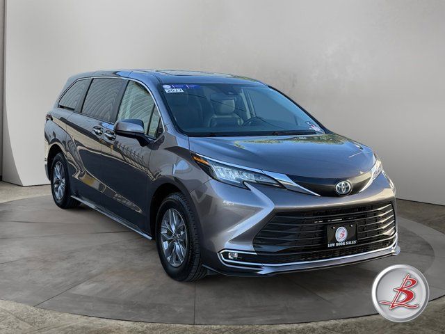 2022 Toyota Sienna XLE 8-Passenger